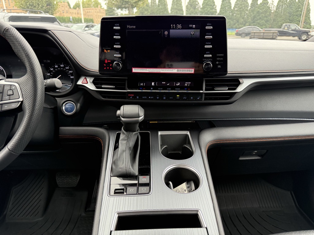 2024 Toyota Sienna XSE photo 13