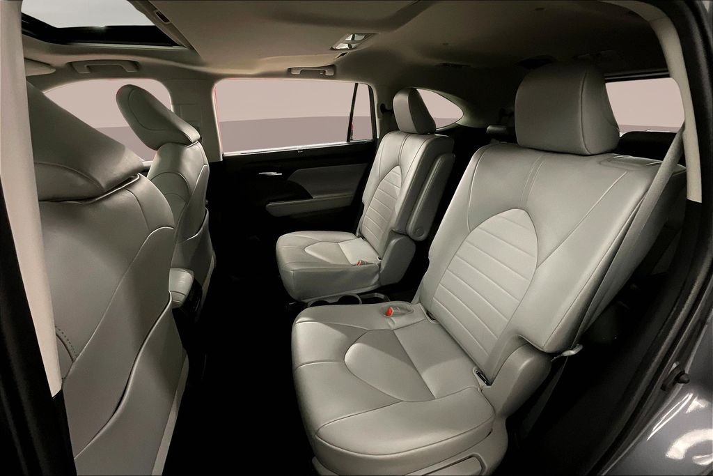 2022 Toyota Highlander Hybrid XLE photo 25