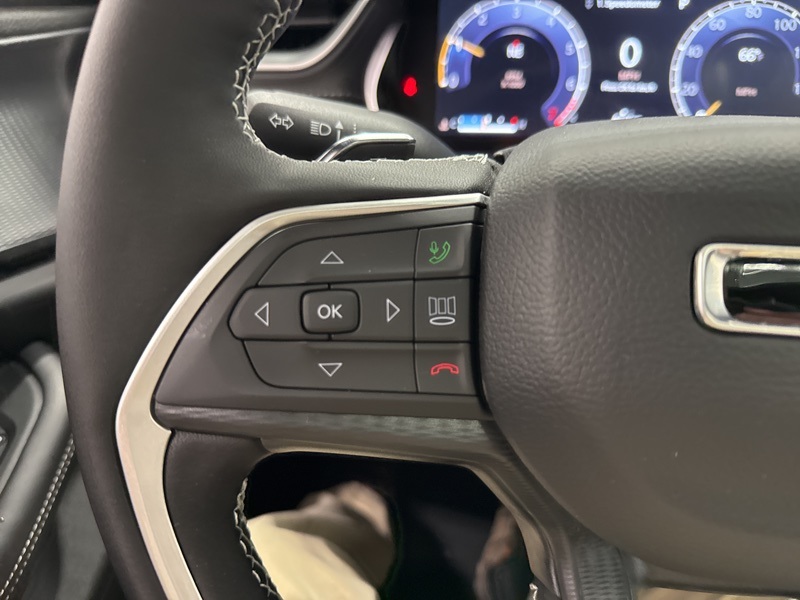 2025 Jeep Grand Cherokee Altitude photo 25
