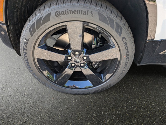 2025 Land Rover Defender 110 V8 photo 4