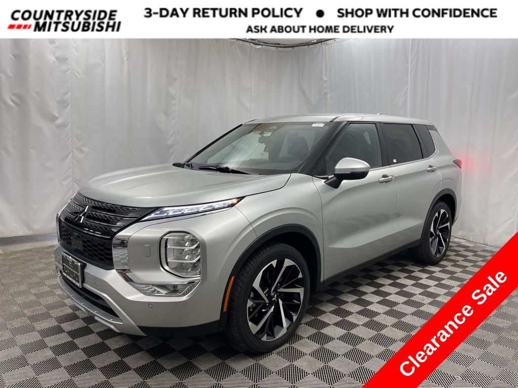 2024 Mitsubishi Outlander SE's photo