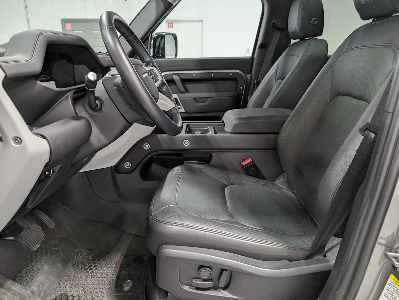 2024 Land Rover Defender S photo 4