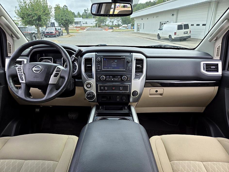 2016 Nissan Titan SV photo 10