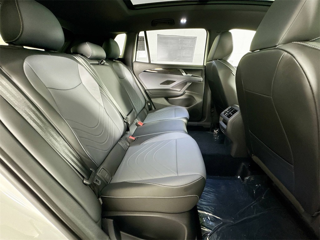 2025 Volkswagen Tiguan SE R-Line Black photo 17