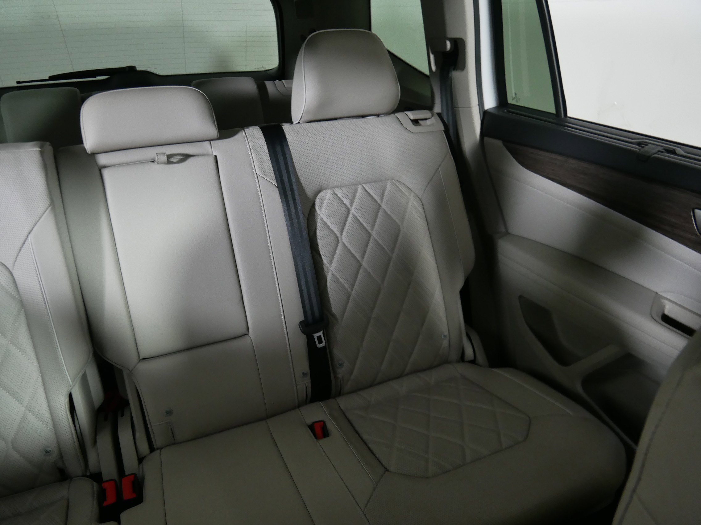 2024 Volkswagen Atlas SEL Premium R-Line photo 11