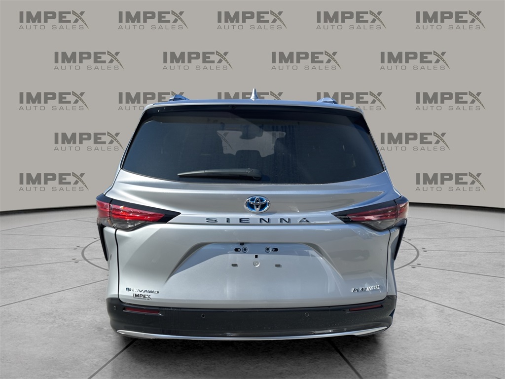 2025 Toyota Sienna Platinum photo 4