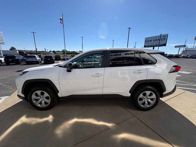 2024 Toyota RAV4 LE photo 2