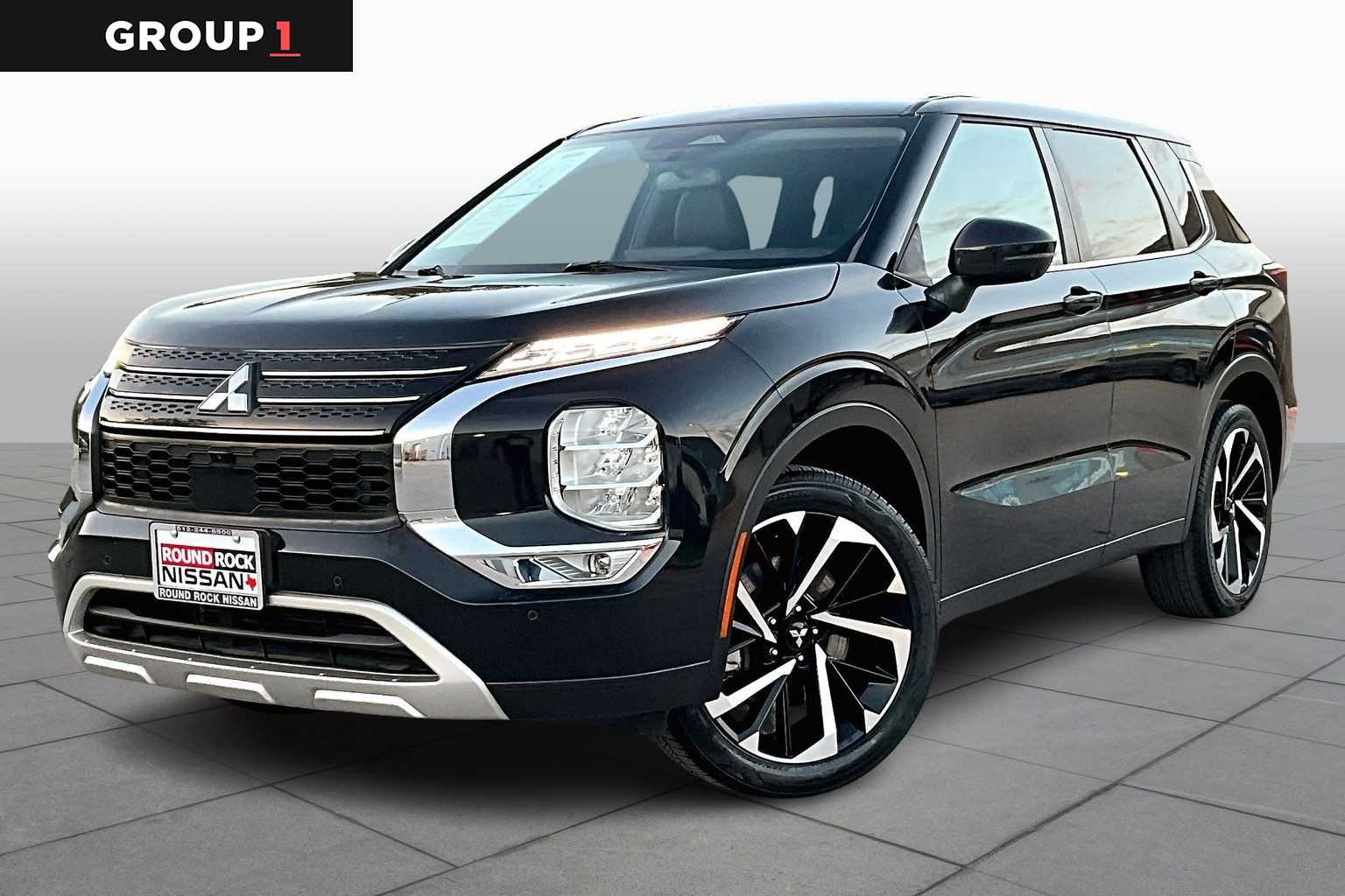 2023 Mitsubishi Outlander SE's photo