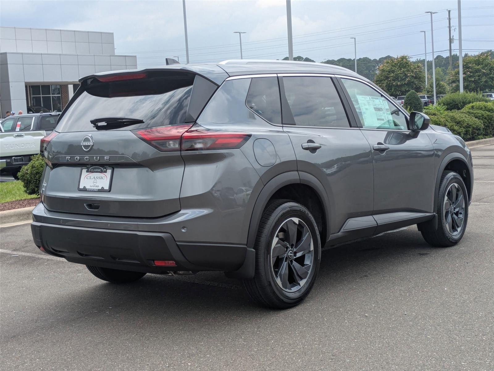 2026 Nissan Rogue SV photo 4