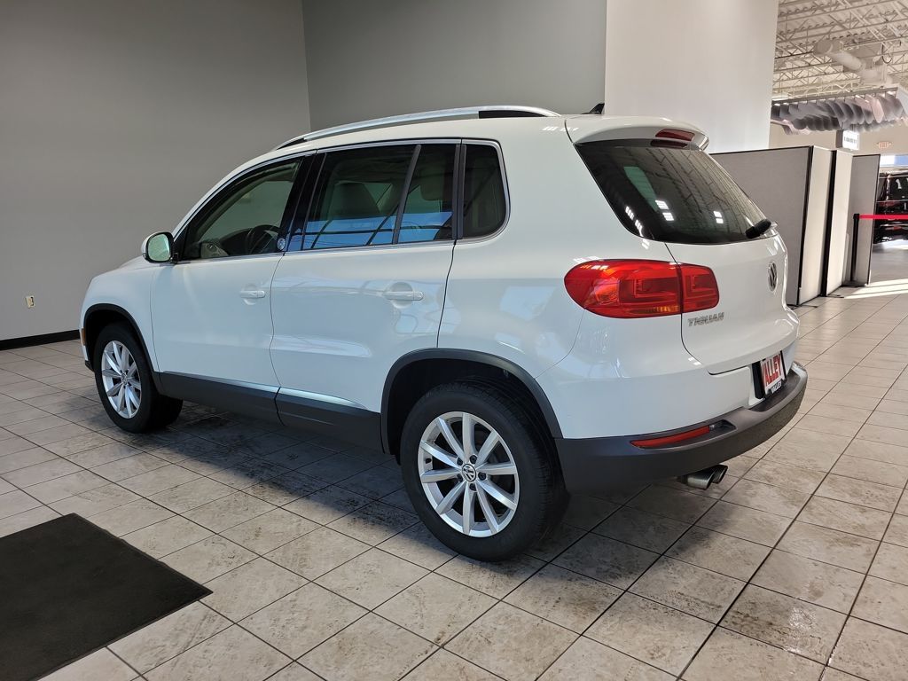 2017 Volkswagen Tiguan Wolfsburg Edition photo 4