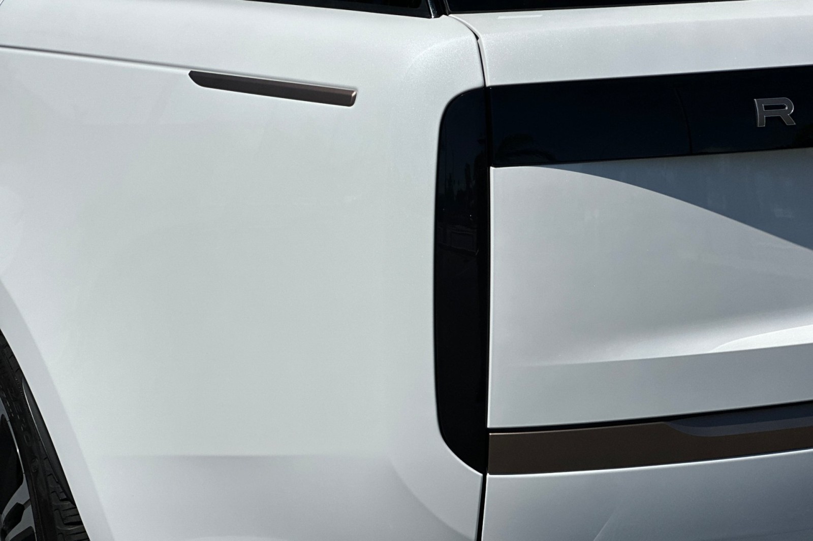 2024 Land Rover Range Rover SV photo 35