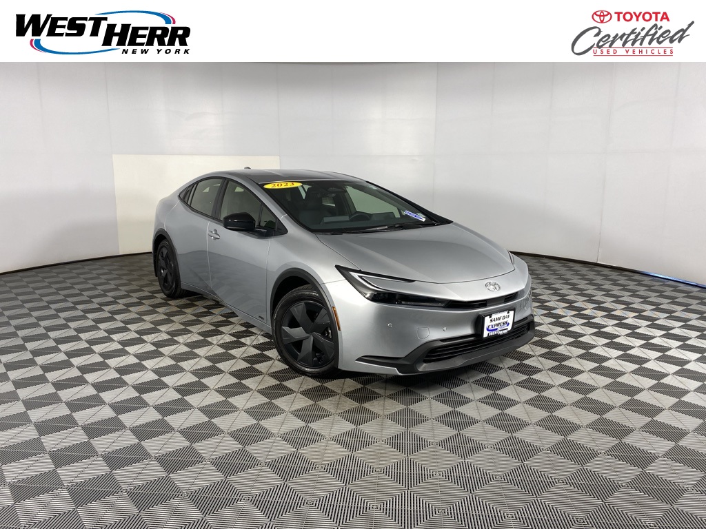 2023 Toyota Prius LE's photo