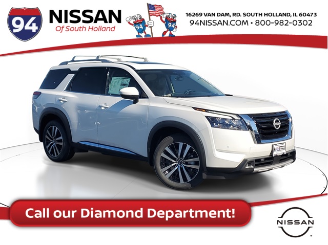 2025 Nissan Pathfinder Platinum's photo
