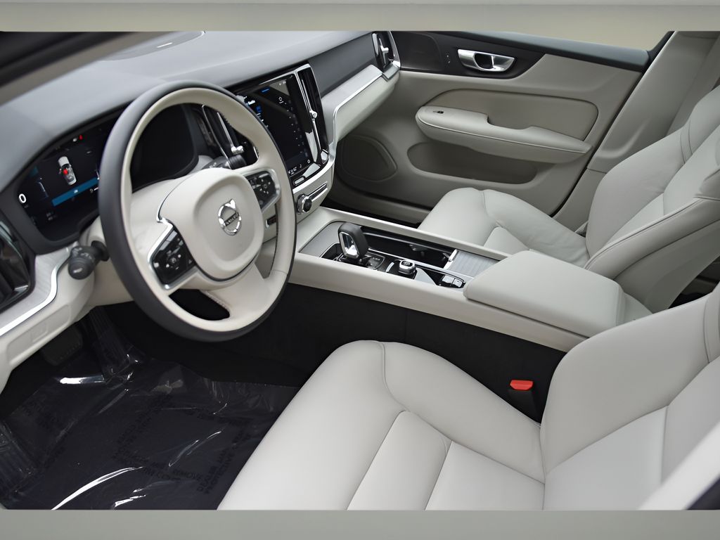 2024 Volvo S60 B5 Plus photo 7