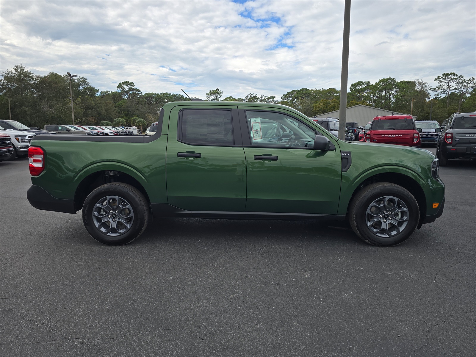 2025 Ford Maverick XLT photo 2