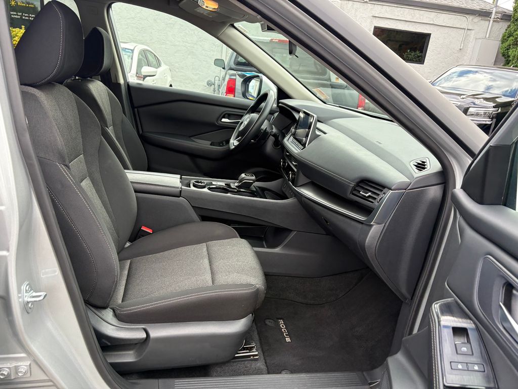 2024 Nissan Rogue SV photo 21