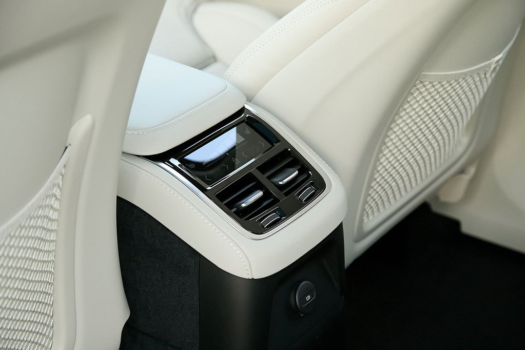 2026 VOLVO XC90 - Image 20