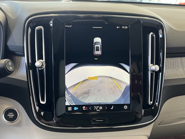 2025 Volvo XC40 Plus photo 25