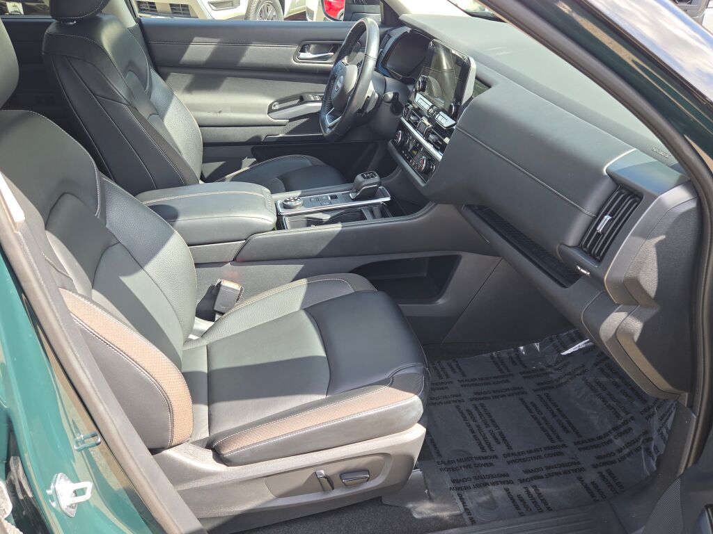 2022 Nissan Pathfinder SL photo 4