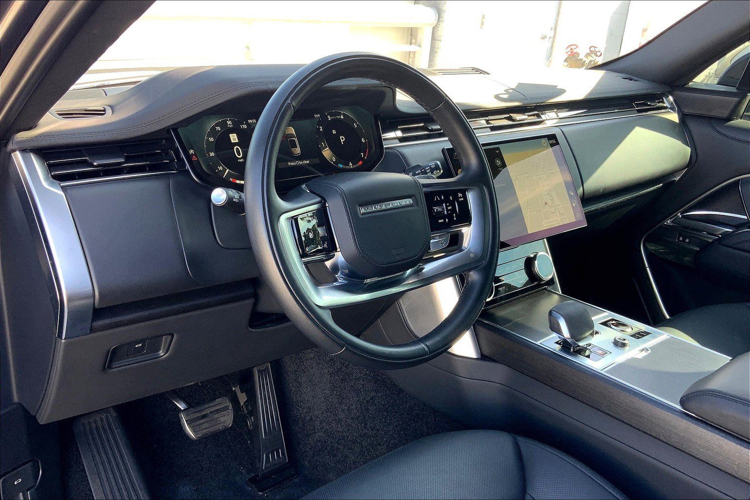 2023 Land Rover Range Rover SE photo 15