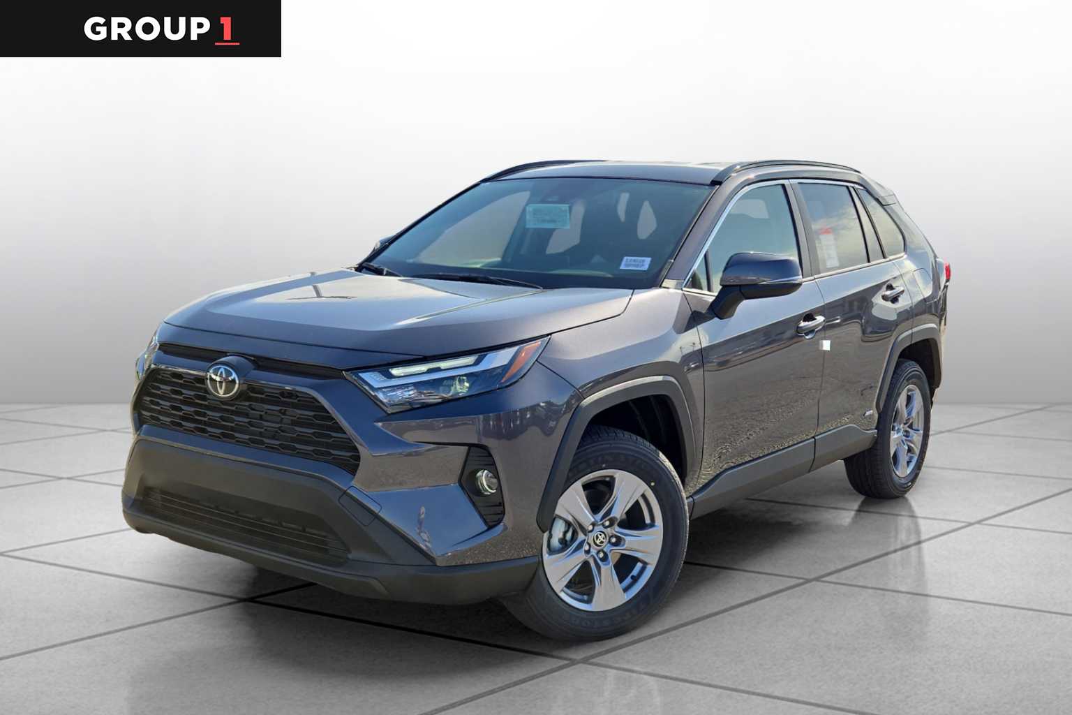 2025 Toyota RAV4 XLE's photo