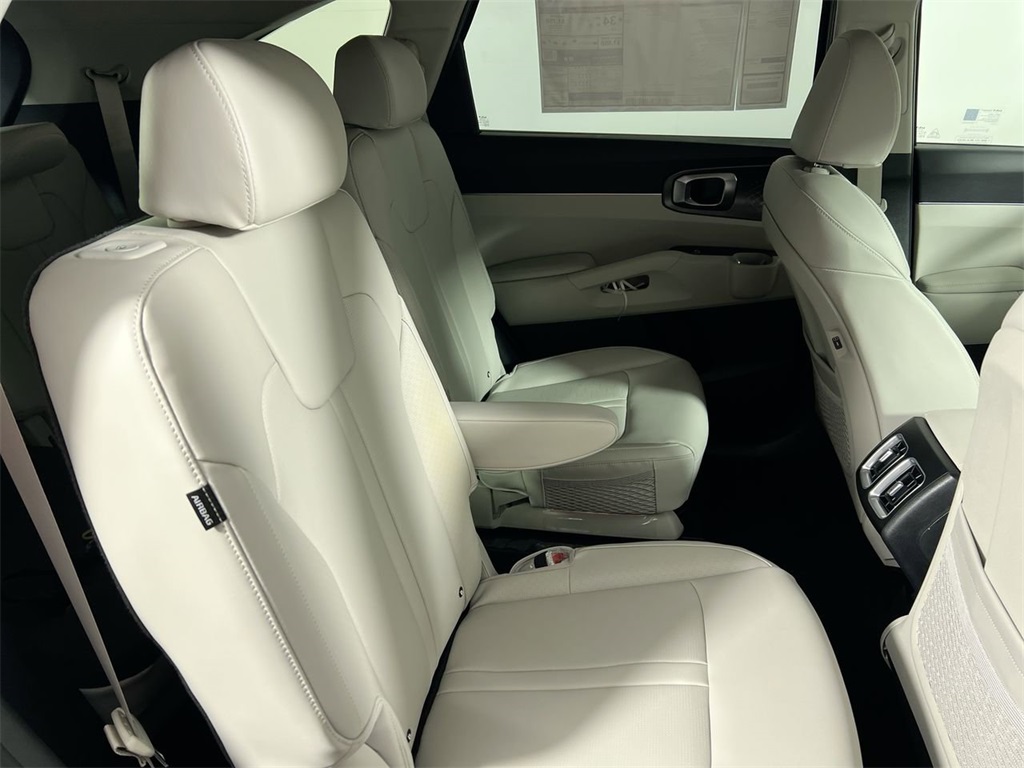 2025 Kia Sorento Hybrid EX photo 28