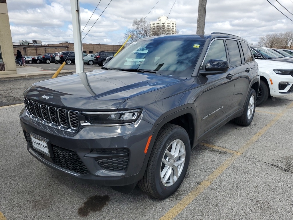 2025 Jeep Grand Cherokee Laredo X photo 3
