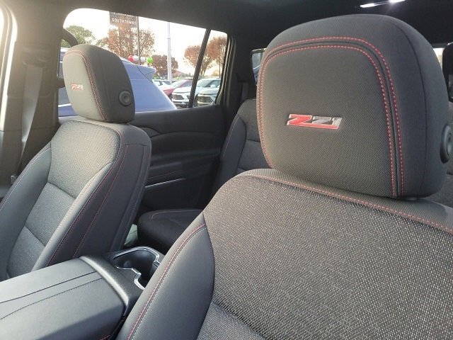 2024 Chevrolet Traverse Z71 photo 2