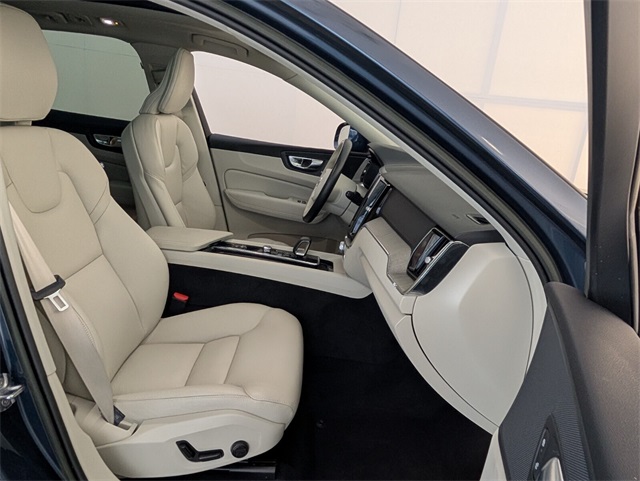 2023 Volvo XC60 Recharge Hybrid T8 Plus photo 15