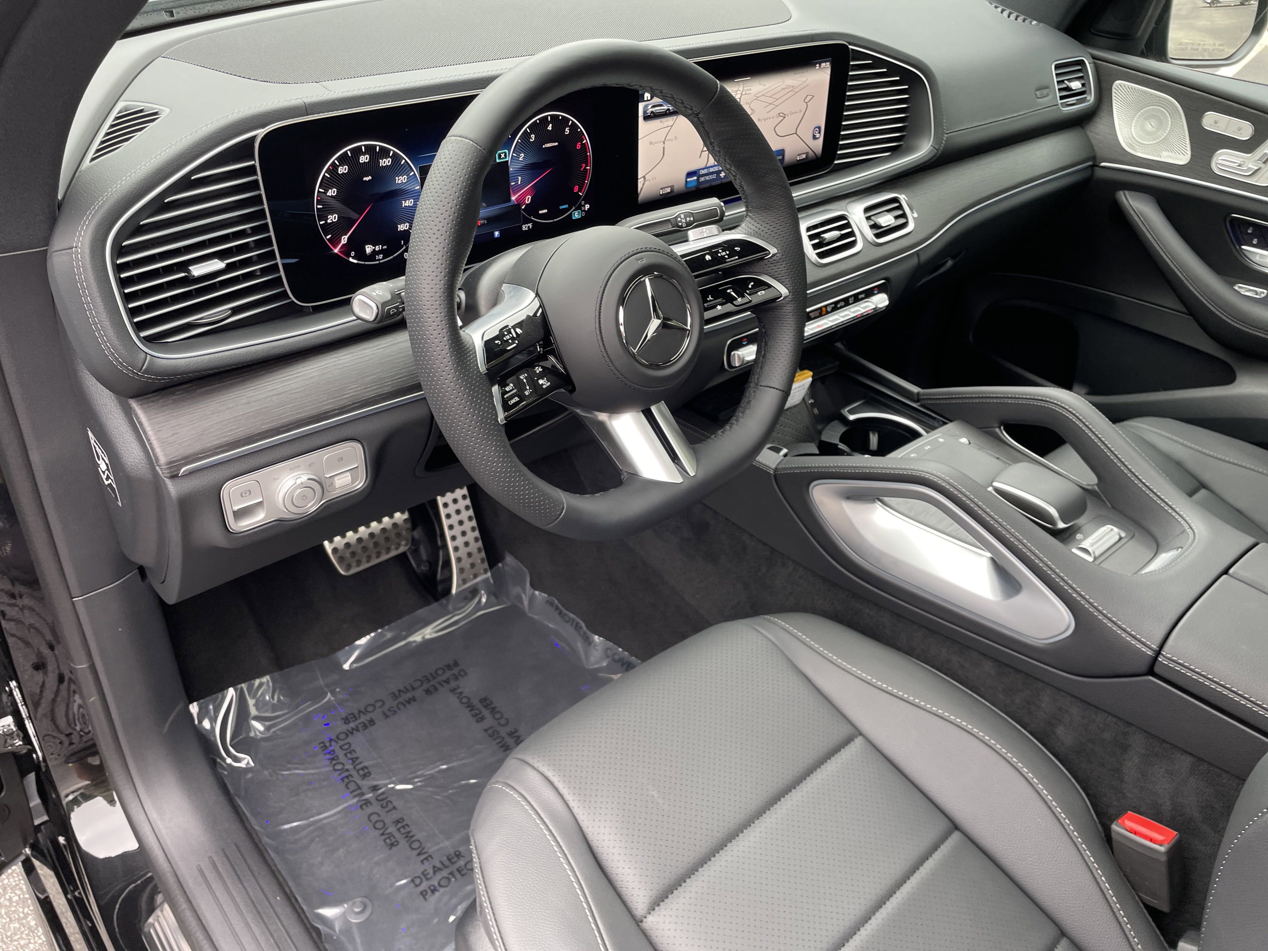 2025 Mercedes Benz GLS 450 4MATIC photo 3