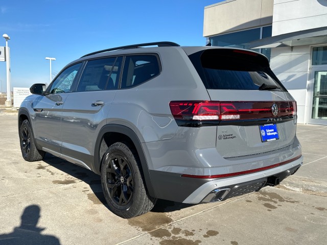 2025 Volkswagen Atlas Peak Edition photo 9