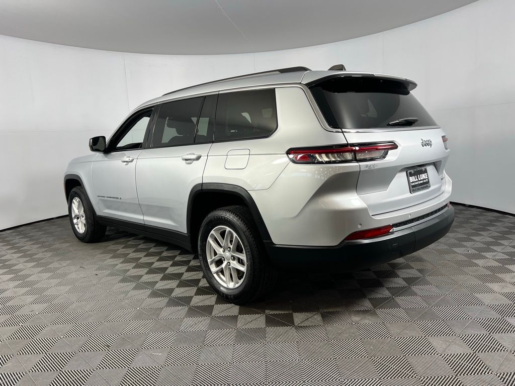 2023 Jeep Grand Cherokee Laredo photo 4