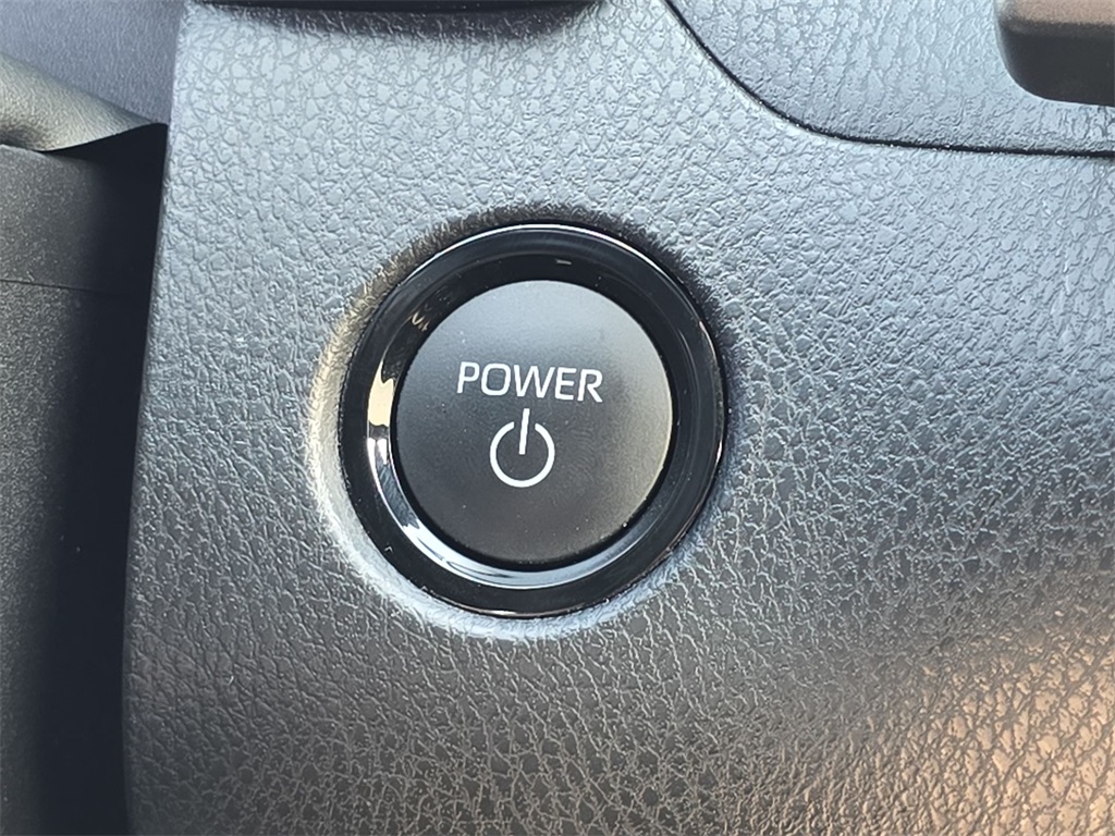 2025 Toyota Camry SE photo 25