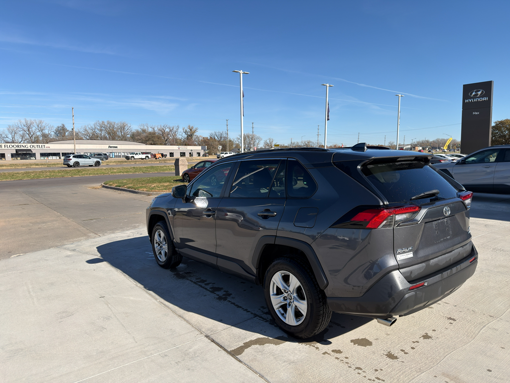 2020 Toyota RAV4 XLE photo 2