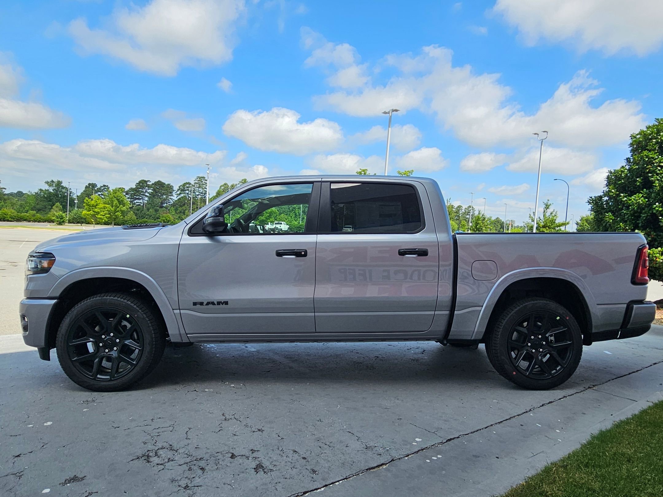 2025 Ram 1500 Laramie photo 4