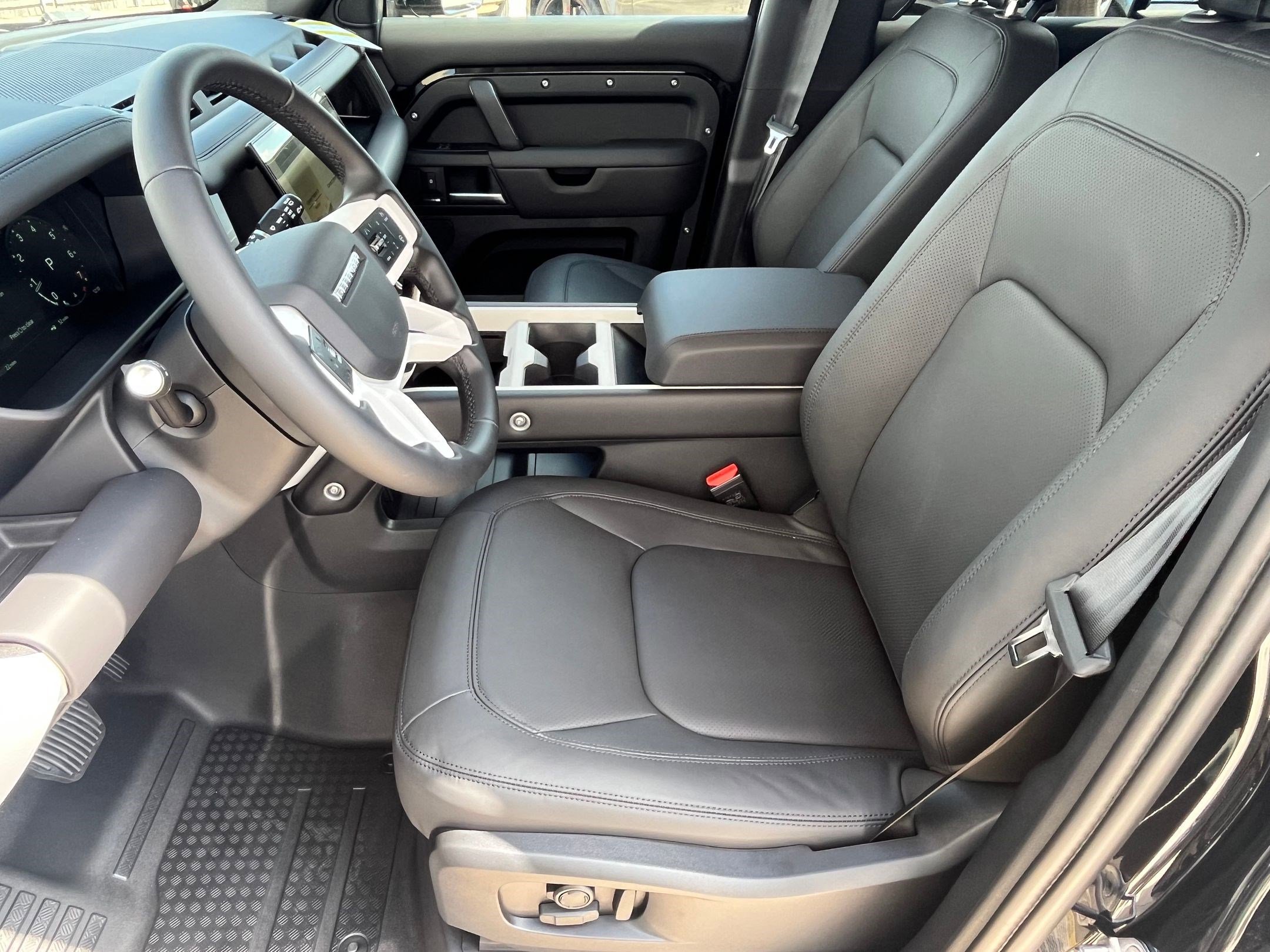 2026 Land Rover Defender 110 S photo 3