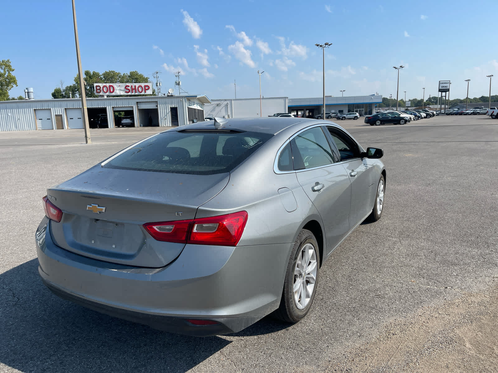 2023 Chevrolet Malibu 1LT photo 2