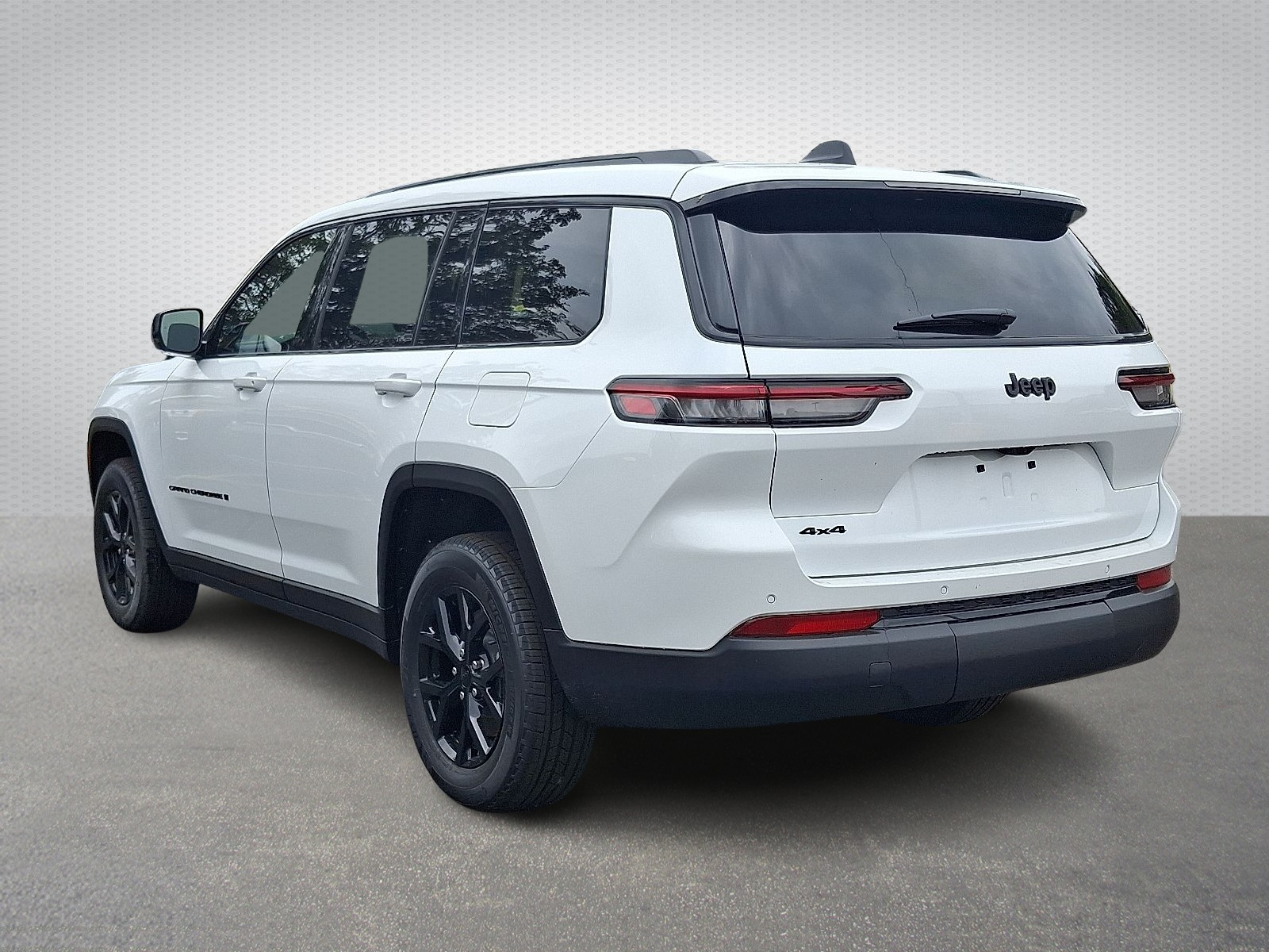 2025 Jeep Grand Cherokee Altitude photo 3