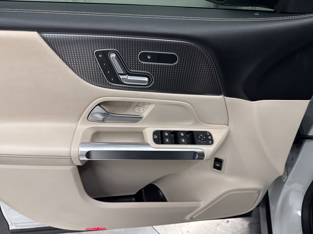 2021 Mercedes Benz GLB 250 photo 15