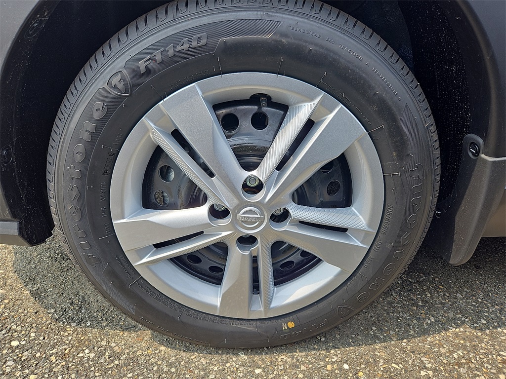2025 Nissan Kicks Play S photo 4
