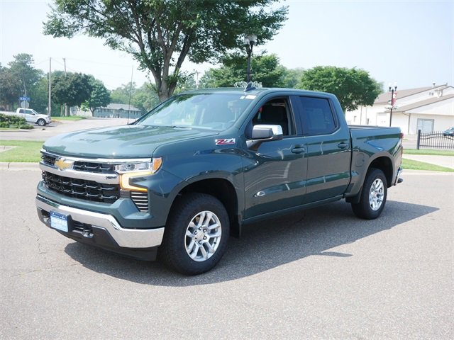 2025 Chevrolet Silverado 1500 LT photo 3