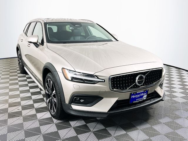 2026 Volvo V60 Cross Country Ultra's photo