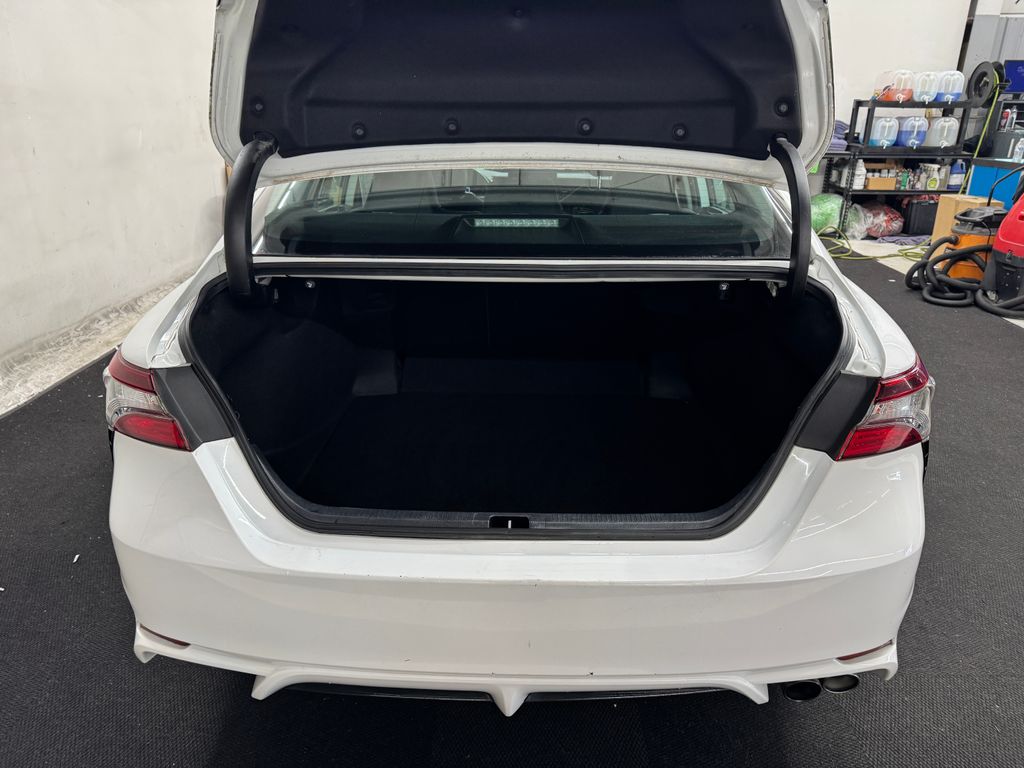 2021 Toyota Camry SE photo 5