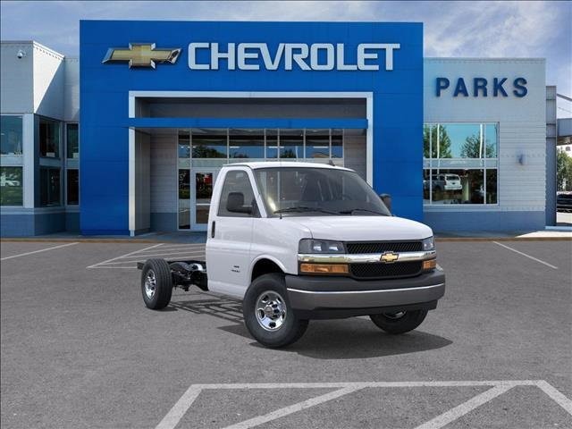 2025 Chevrolet Express Cutaway Base's photo