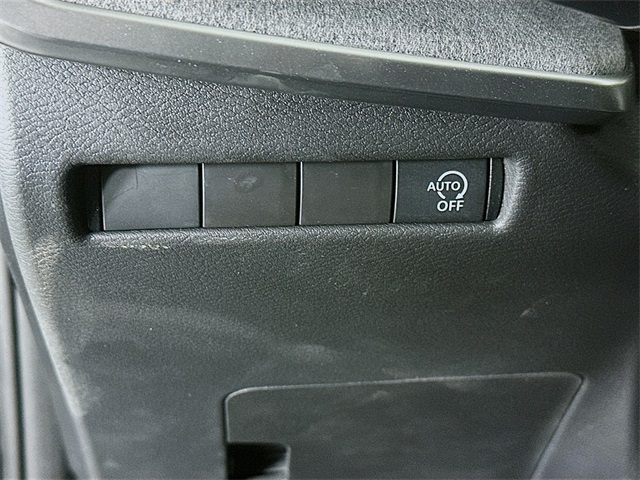 2025 Nissan Kicks SV photo 13
