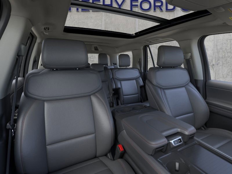 2025 Ford Expedition photo 3