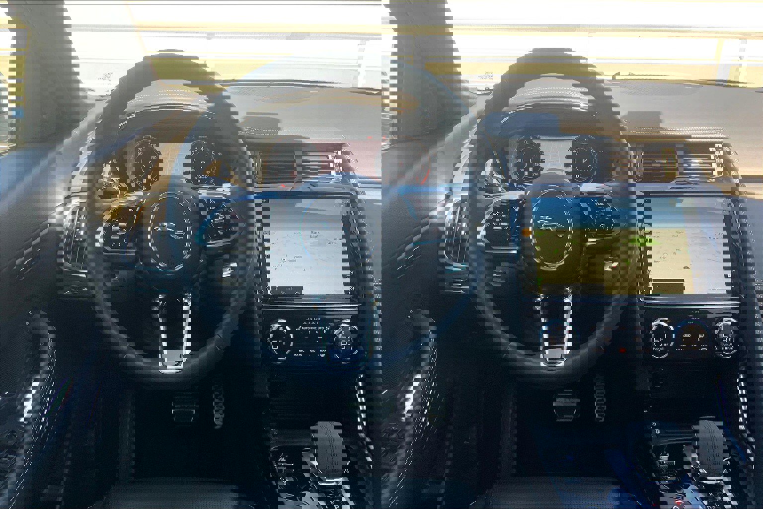 2024 Jaguar E-PACE R-Dynamic SE photo 4