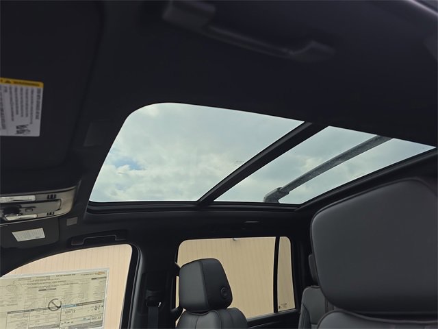 2025 Chevrolet Suburban RST photo 30