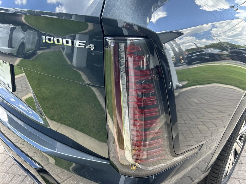 2026 Cadillac Escalade Luxury photo 9