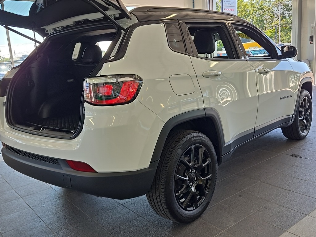 2024 Jeep Compass Latitude photo 9
